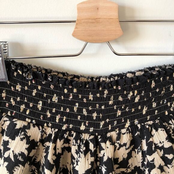 FREE People Bubble Hem Black/Cream Floral Shorts - Picture 4 of 5